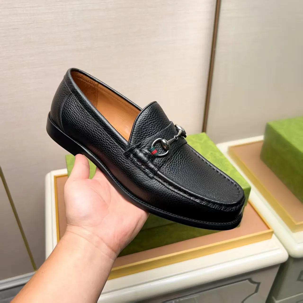 Men's men's shoes 💰460 🆘【GUCCI】Gucci ·🐂里· Hot-selling pea shoes top brand luxury, top quality, the latest fashion pea shoes.. The upper is made of original first-layer cowhide. (Full first-layer water-dyed 🐂 leather·inner). The original stylish and stylish soft rubber wear-resistant and non-slip outsole is light and comfortable on the foot, available in 2 colors! Matching code: 38-44 (customized at 45.46.47)